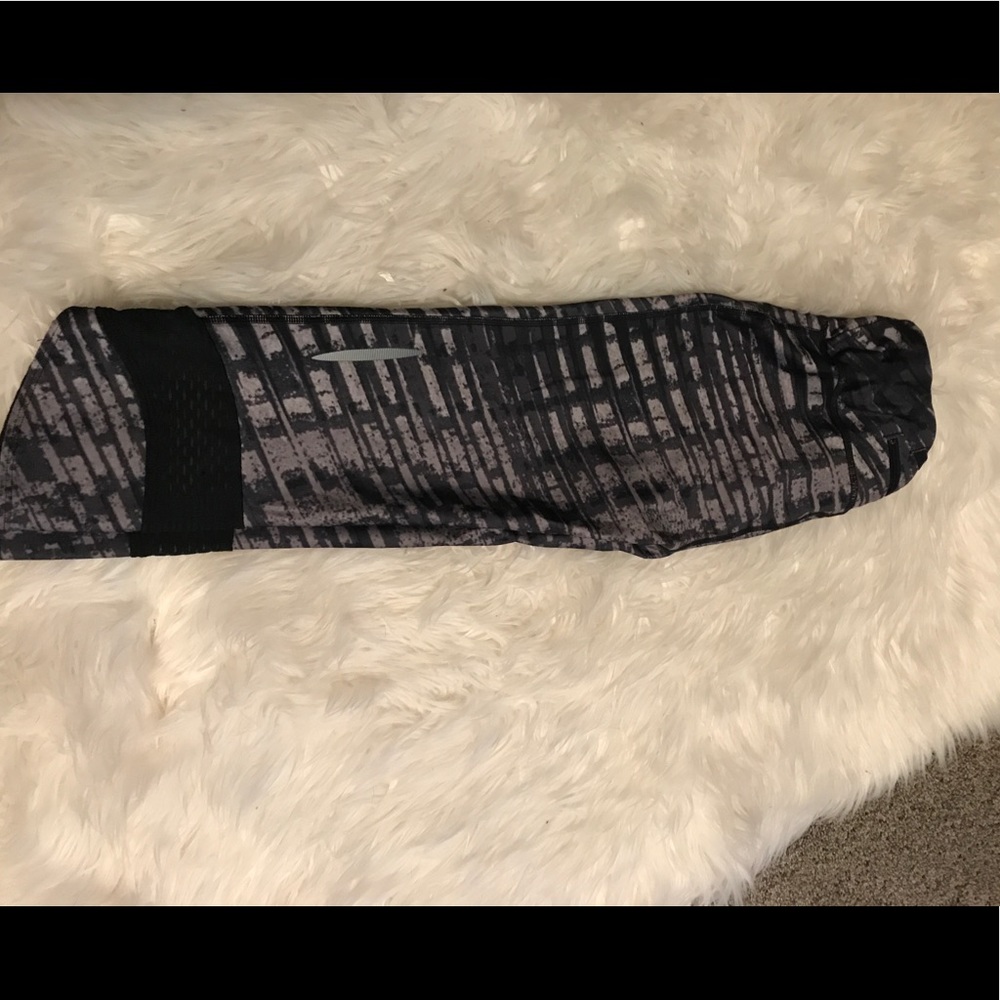 Under Armour capris - size small